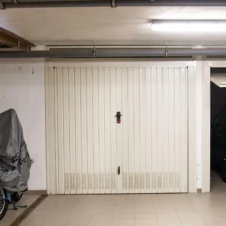 2-bedroom Apt, With Balcony & Aircondition - 50 M From The Lägenhet