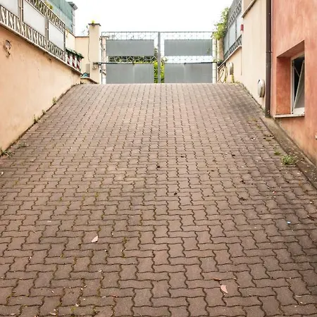 2-bedroom Apt, With Balcony & Aircondition - 50 M From The Lägenhet